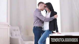 Liar Dengan Keinginan Remaja Kecantikan Nika