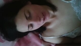 Rúisis amaitéarach cailín Oksana fucked i pussy hairy, cuid 1