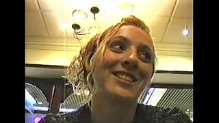 Әуесқой пойызда жыпылықтауға көндірді