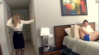 Velký boobed blondýnka máma jsem rád šoustat v punčochy a podvazkový