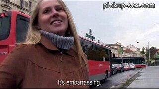 Eurobabe Zuzana bateu com estranho para alguns, dinheiro