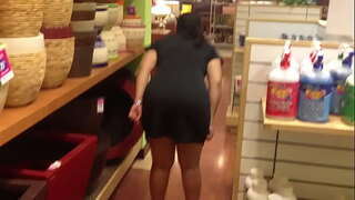 Culona dysgu pussy a ass yn y siop