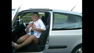 Busty Amateur Geordie Blinken in den Öffentlichen