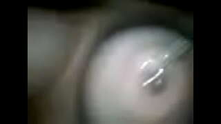 Moza xoga con ela perforado mamilos 1