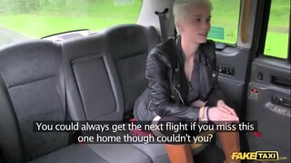 Поддельное такси кайнар һинд грубый секс на заднем сиденье