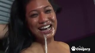 Lyla Lei Tem Sua Buceta, Asiática Com O Rosto Coberto Com Jizz