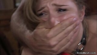 Peitos enormes morena escravo na virilha corda áspera anal fudido