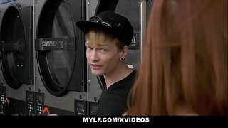 تنگ Twat (VannaBardot) ہو جاتا ہے اس Clit چاٹ لیا تھا کی طرف سے ایک ماں (SereneSiren)