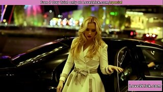 Loira chega ao seu cliente dominante empresária.Ela disse a despir-se e fica com uma coleira no.Tempo de lamber a buceta.Depois que ela é friccionada por ela e vê-la facesitting dela até ela cums em sua boca.Shes dedos e pede porra