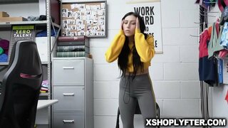 ���ਾਲੇ ਬਾਲਾਂ ਵਾਲੀ ਗੋਰੀ ਨੌਜਵਾਨ ਜੂਡੀ Jolie ਹੋ ਰਹੀ ਹੈ ਉਸ ਕੱਸੀ ਚੂਤ romped wildly ਕੇ ਸੁਰੱਖਿਆ ਗਾਰਡ ਤੱਕ ਪਿੱਛੇ