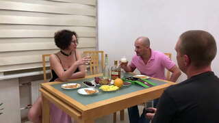 Dois caras fodida um ex-colega (parte 1)